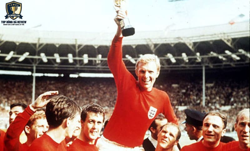 Bobby Moore là thủ quân huyền thoại dẫn dắt đội tuyển Anh