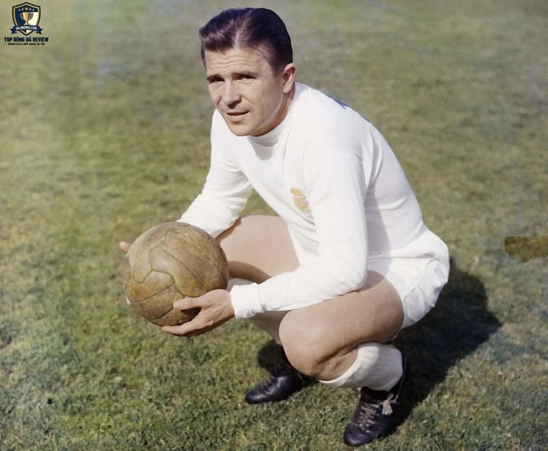 Ai là cầu thủ kiến tạo nhiều nhất thế giới? Bảng xếp hạng 2026 4 Ferenc Puskas là huyền thoại bóng đá Hungagy