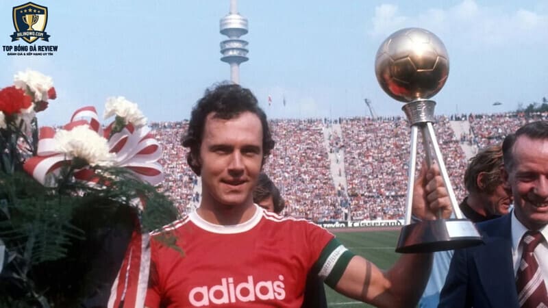 Franz Beckenbauer là hậu vệ đầu tiên trong lịch sử sở hữu hai Ballon d'Or
