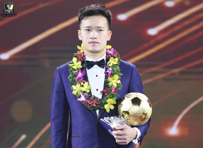 Nguyễn Hoàng Đức là 1 trong 7 cầu thủ lương cao nhất Việt Nam